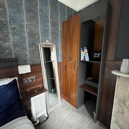 Upstairs Studio - Private Kitchenette And Small En-Suite Дъблин Екстериор снимка