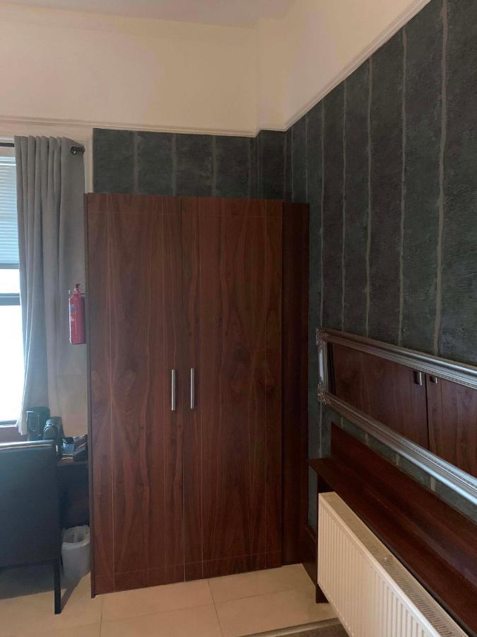 Upstairs Studio - Private Kitchenette And Small En-Suite Дъблин Екстериор снимка