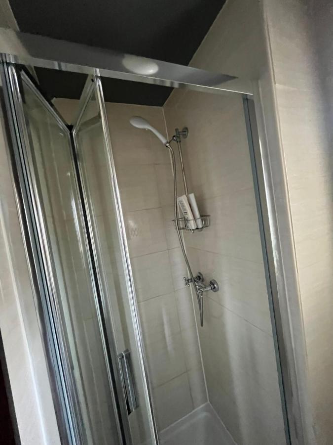 Upstairs Studio - Private Kitchenette And Small En-Suite Дъблин Екстериор снимка